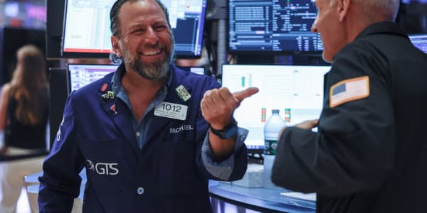 S&P 500 rises to record close Friday and posts strongest week since April: Live updates