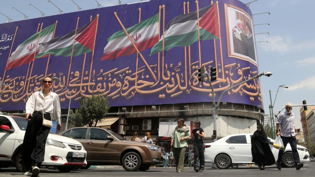 Trump signals shift to economic pressure as Iran hardens stance over Strait of Hormuz Trump signals shift to economic pressure as Iran hardens stance over Strait of Hormuz