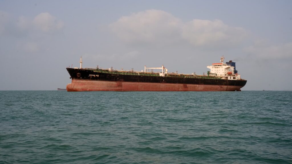 Oil moves higher as U.S. threatens 'economic isolation' of Iran