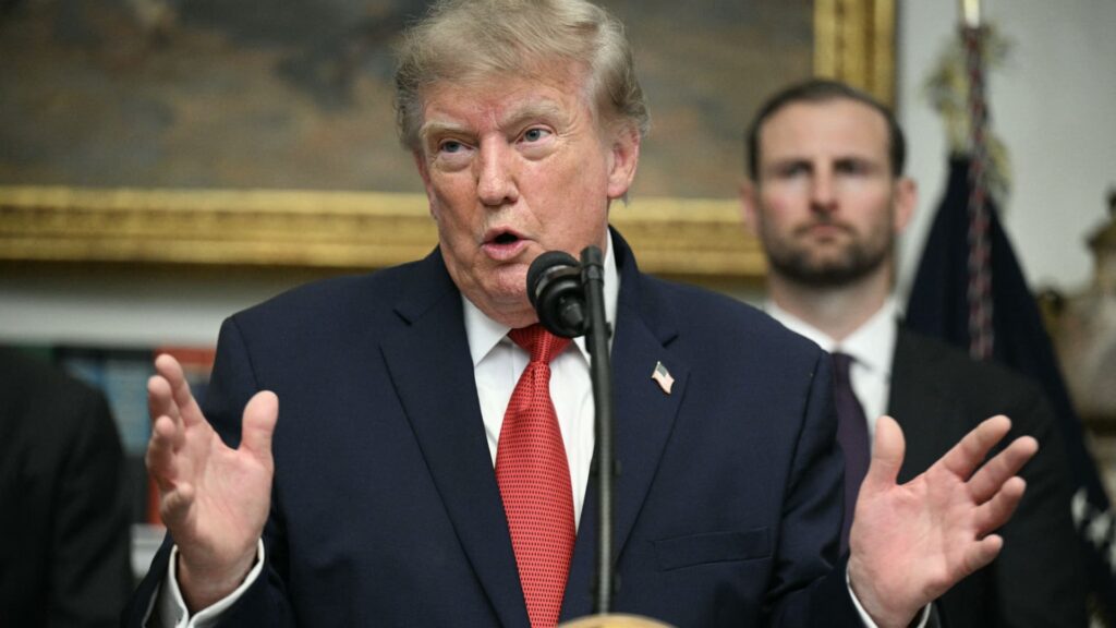 Trump bemoans Fed interest rate policy, says U.S. should be paying much less Trump bemoans Fed interest rate policy, says U.S. should be paying much less