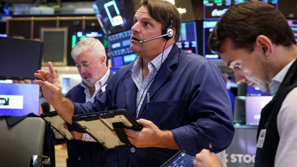 S&P 500 falls Friday after Fed’s Warsh highlights inflation worries, but index posts positive week S&P 500 falls Friday after Fed’s Warsh highlights inflation worries, but index posts positive week