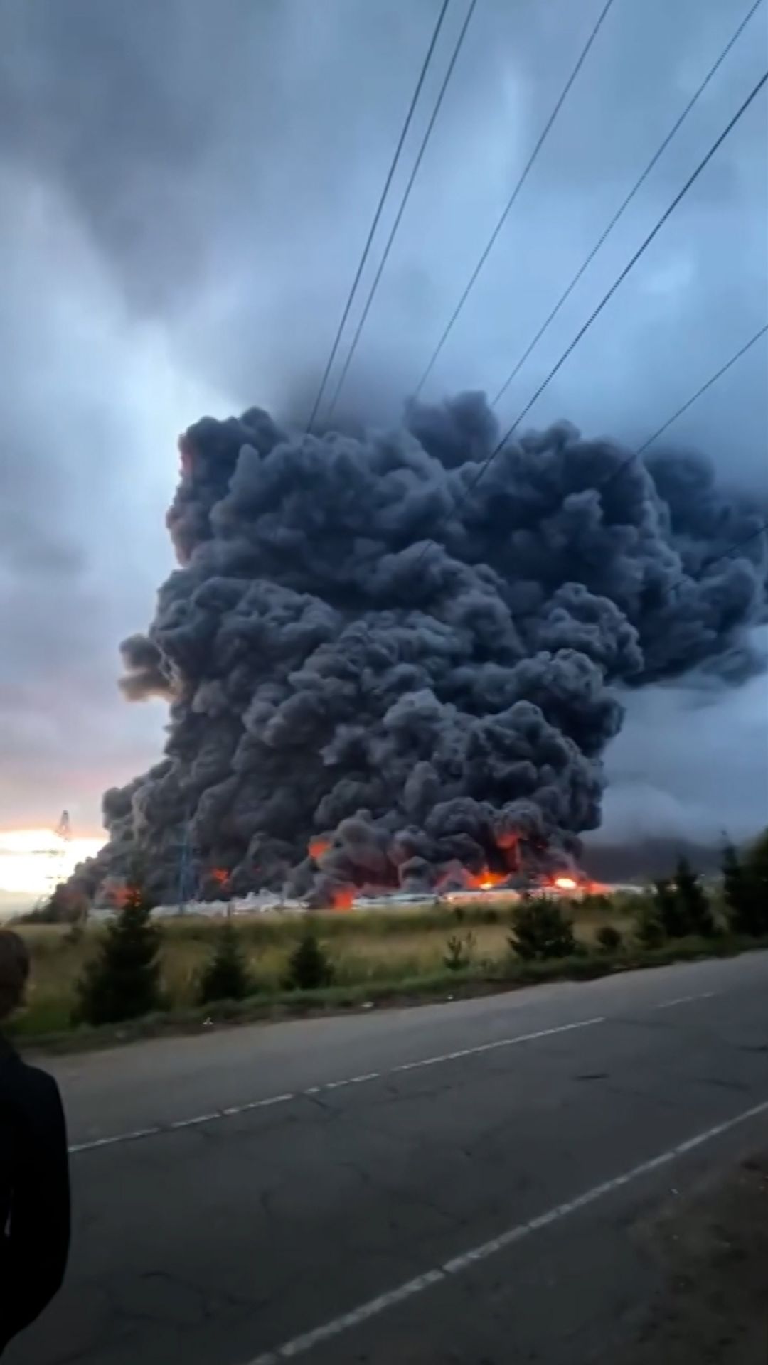 120487_RussiaWarehouseFire_Vertical_Clean_Thumb.jpg