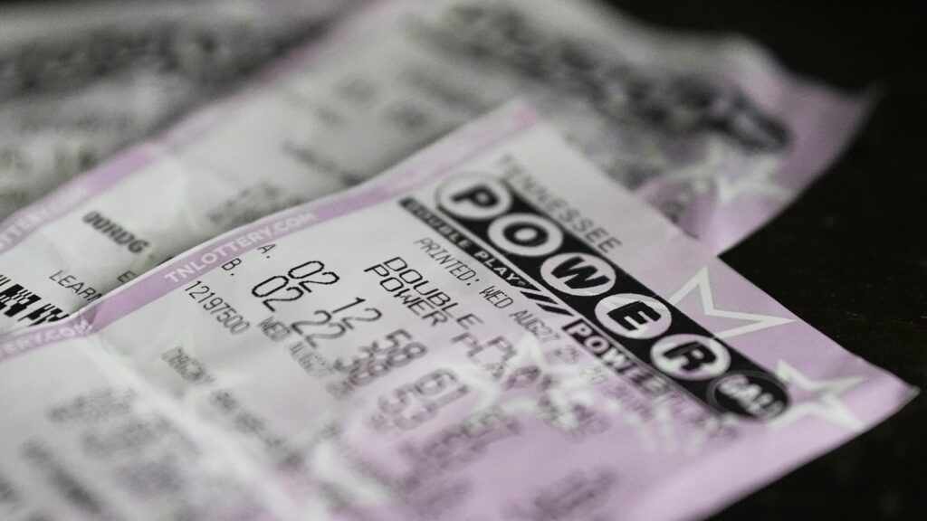 Powerball jackpot rises to $975M after Monday night’s drawing ends without a big winner Powerball jackpot rises to $975M after Monday night's drawing ends without a big winner