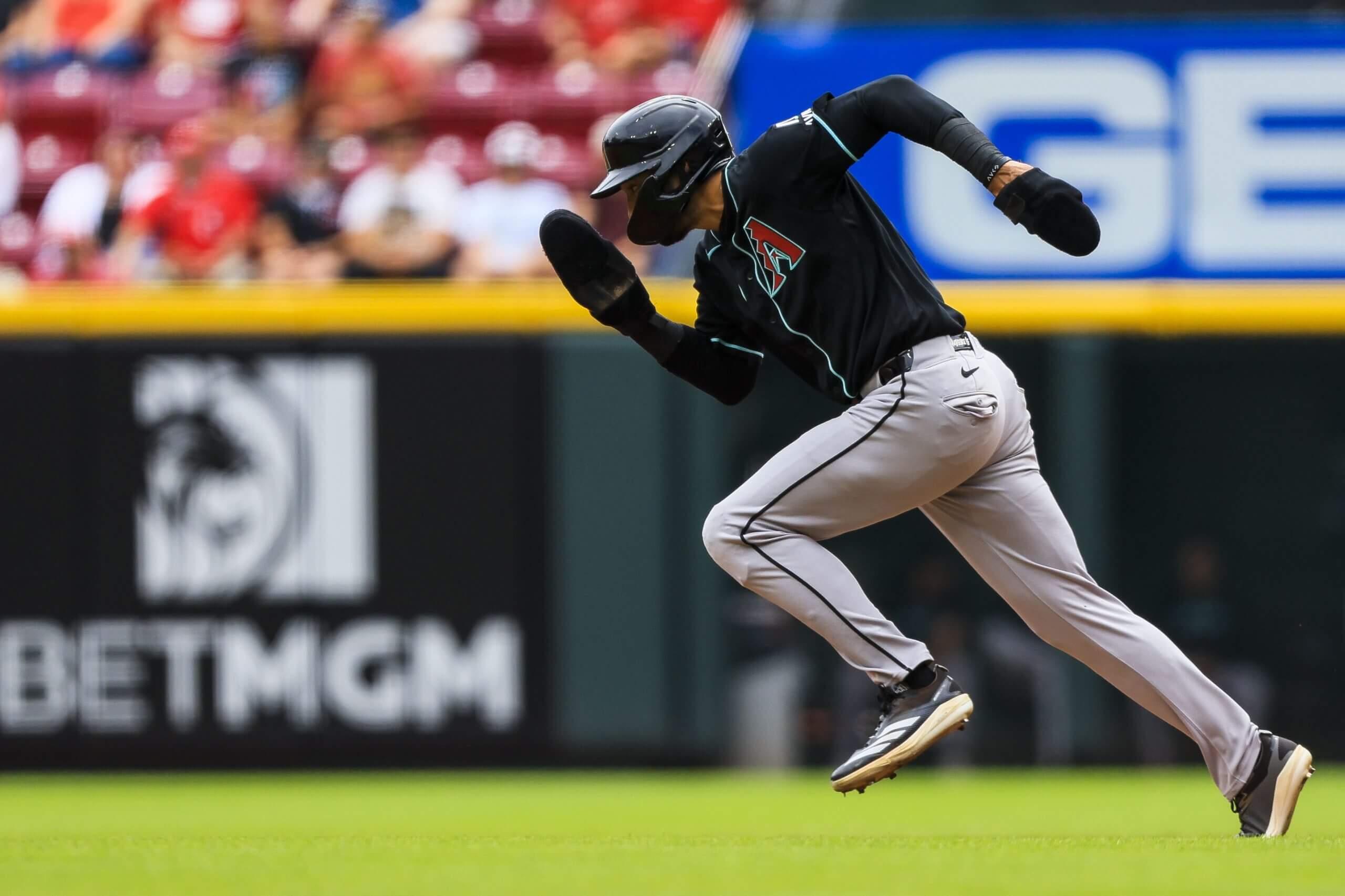 Diamondbacks outfielder Jordan Lawlar (10) steals second in the second inning against the Cincinnati Reds at Great American Ball Park.