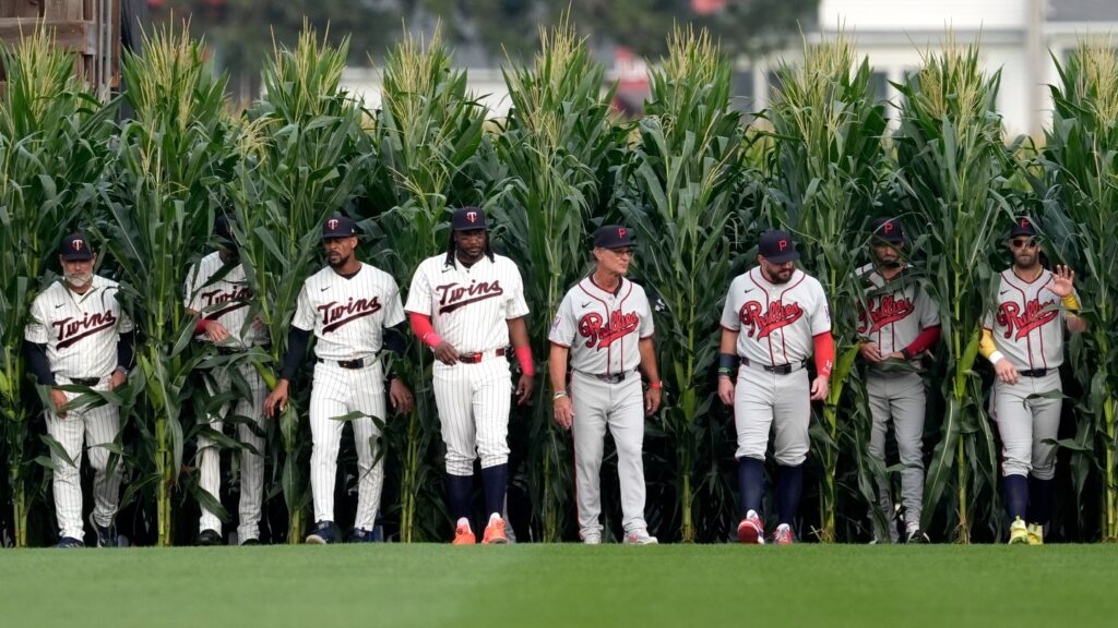 Inside Netflix’s Field of Dreams Face-Off in Iowa: “A Magical Moment” Inside Netflix’s Field of Dreams Face-Off in Iowa: “A Magical Moment”