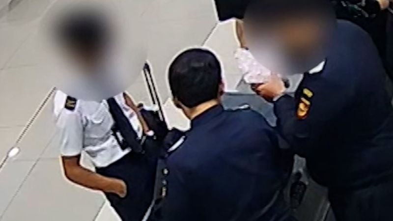 Pilot arrested with 70,000 ecstasy pills in baggage Pilot arrested with 70,000 ecstasy pills in baggage