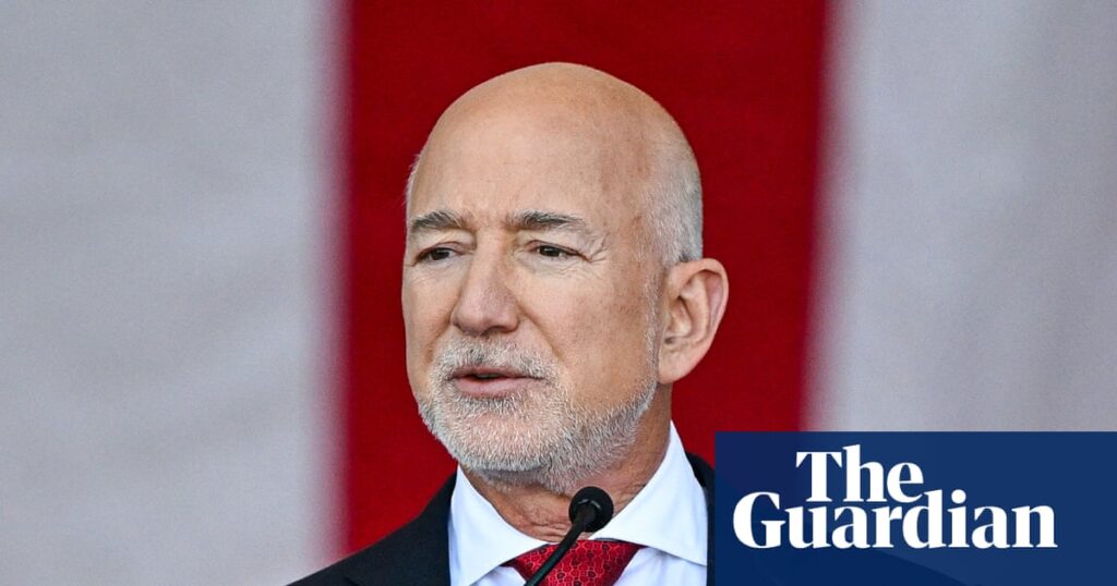 CEOs earn 614 times more than workers at US’s 100 lowest CEOs earn 614 times more than workers at US’s 100 lowest