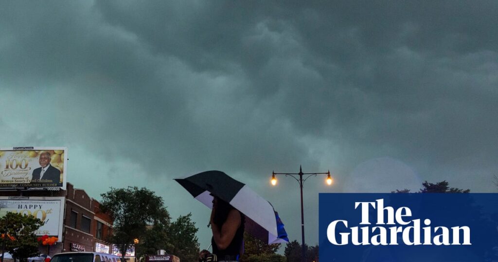 Powerful storms in US midwest leave three dead and 800,000 without power Powerful storms in US midwest leave three dead and 800,000 without power