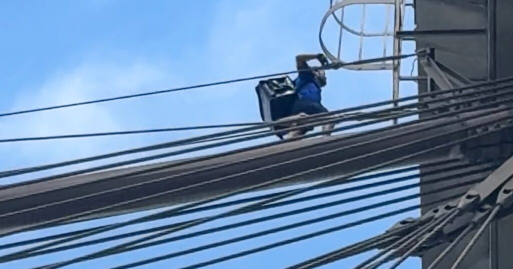 Naked man who jumped off Brooklyn Bridge is arrested and charged
