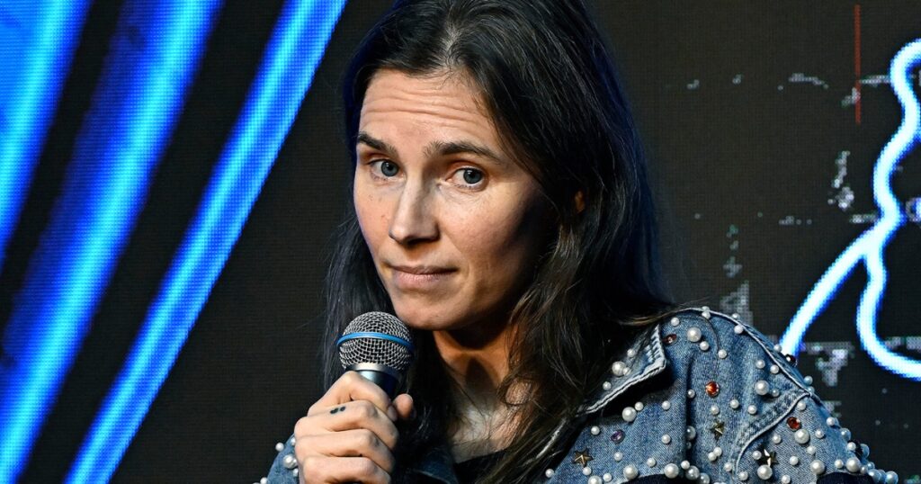 Amanda Knox defends her comedy show at Edinburgh festival Amanda Knox defends her comedy show at Edinburgh festival