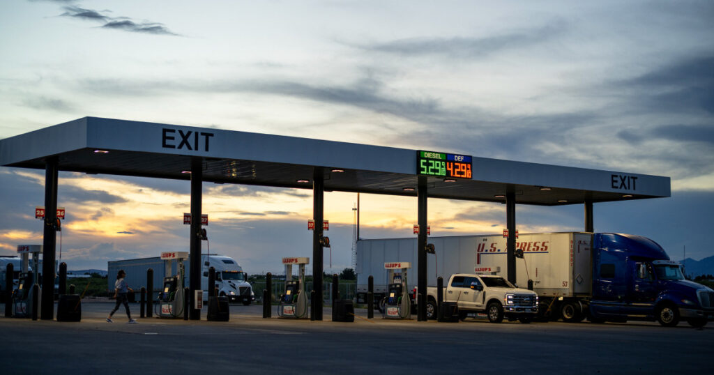 Low oil prices now ‘goal number one’ in Iran war, Vance says, as U.S. threatens new economic pressure Low oil prices now ‘goal number one’ in Iran war, Vance says, as U.S. threatens new economic pressure