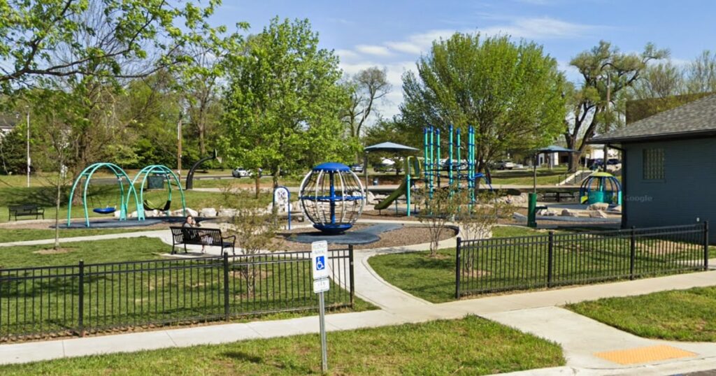 Five shot in Lexington, Kentucky, park, leaving one dead Five shot in Lexington, Kentucky, park, leaving one dead