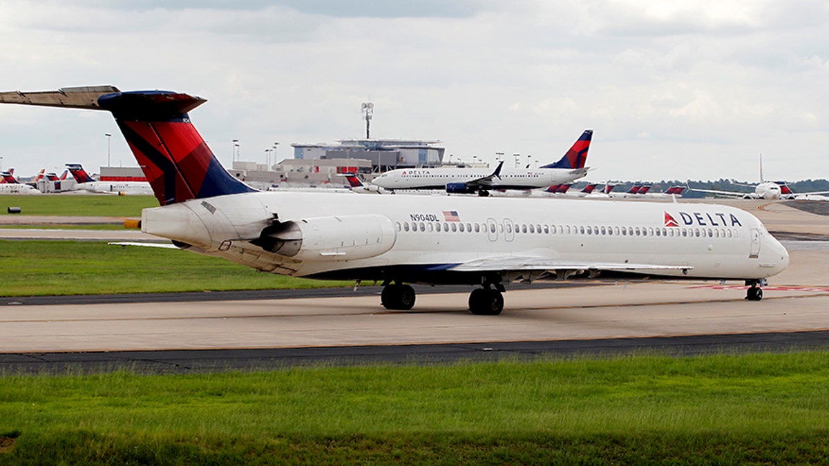 Delta airplanes line up on the taxi way after Delta Air Lines' computer systems crashed on Monday, grounding flights around the globe, at Hartsfield Jackson Atlanta International Airport in Atlanta, Georgia, U.S. August 8, 2016. REUTERS/Tami Chappell - TM3EC88149G01