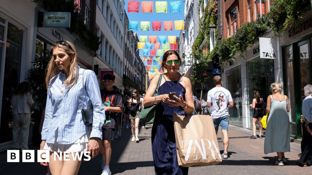 UK economy grows but experts warn of challenging months ahead UK economy grows but experts warn of challenging months ahead