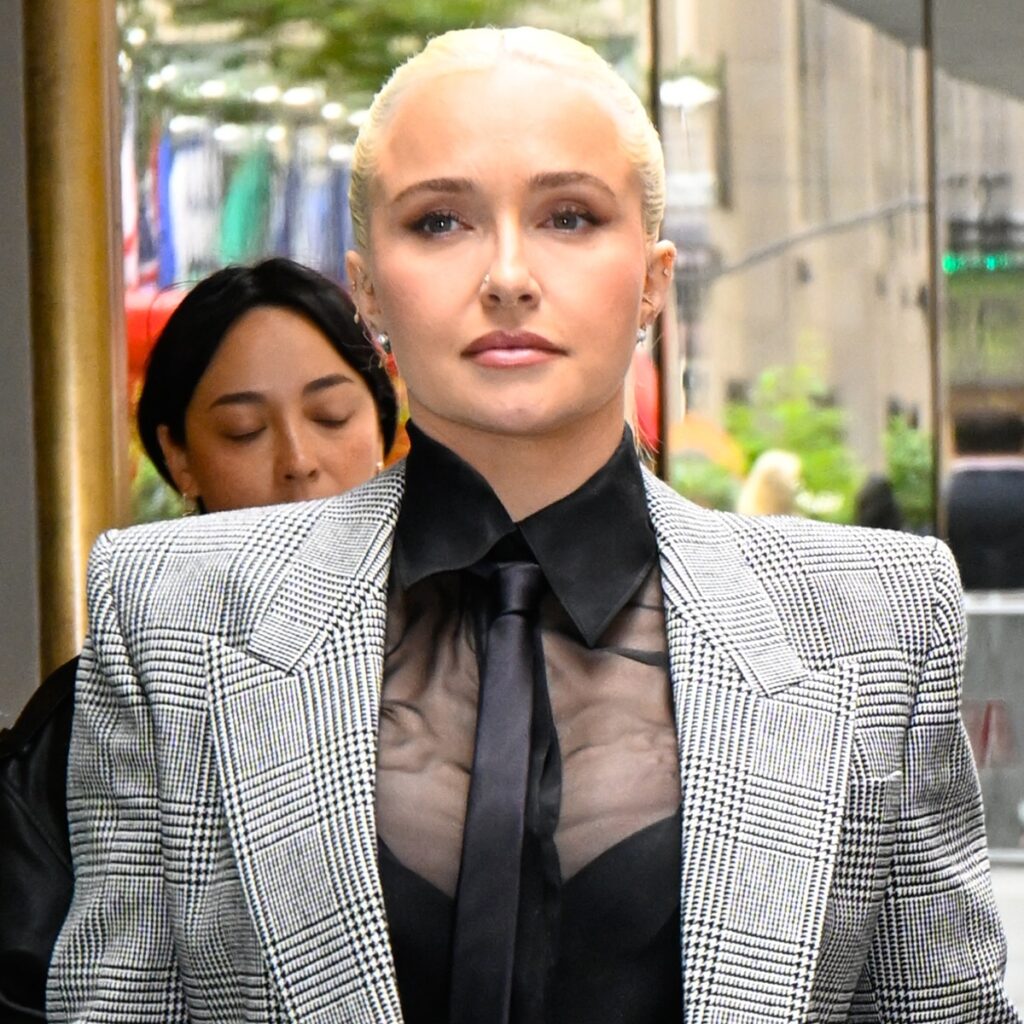 Hayden Panettiere’s Costar Justin Chatwin Says She Was “Struggling” While Filming Final Movie Hayden Panettiere's Costar Justin Chatwin Says She Was "Struggling" While Filming Final Movie