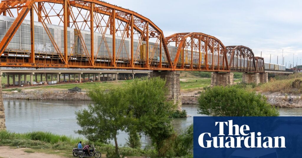 US police officer accused of killing three people in Mexico arrested at border US police officer accused of killing three people in Mexico arrested at border