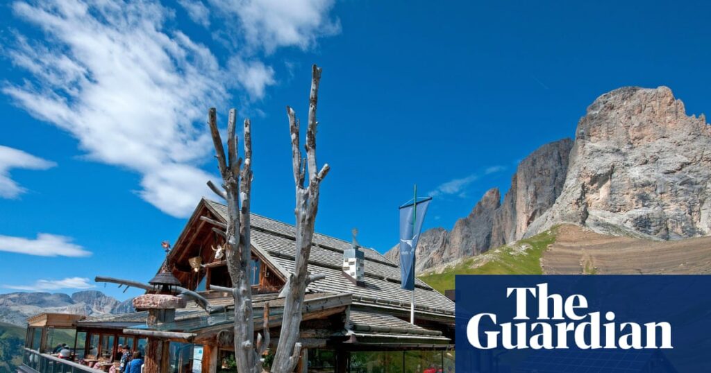 Tourists on pastry quest overrun scenic spot in Italian mountains Tourists on pastry quest overrun scenic spot in Italian mountains