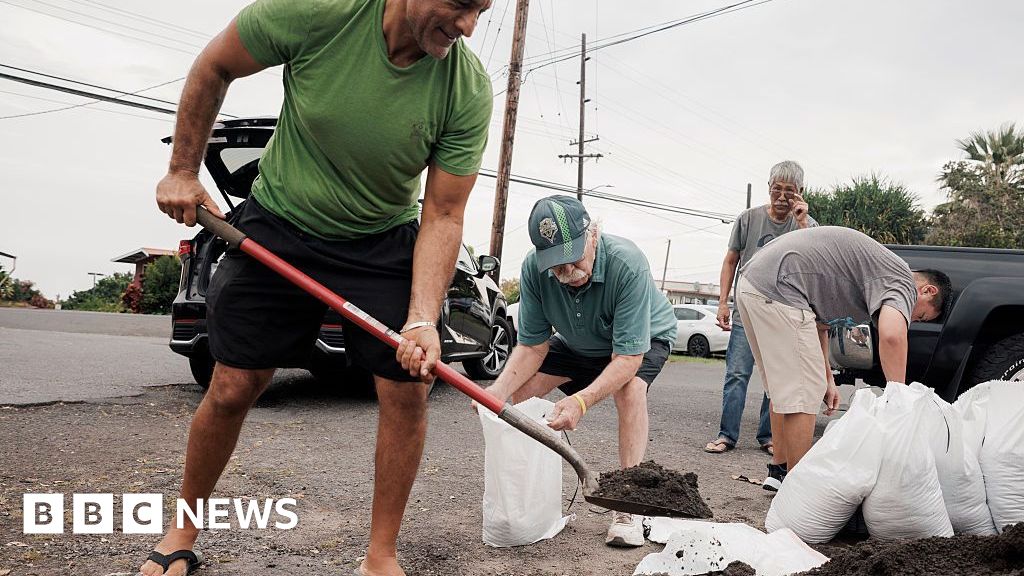 Storm Lala: Hawaii braces for potential first direct hit by a hurricane in 34 years Storm Lala: Hawaii braces for potential first direct hit by a hurricane in 34 years