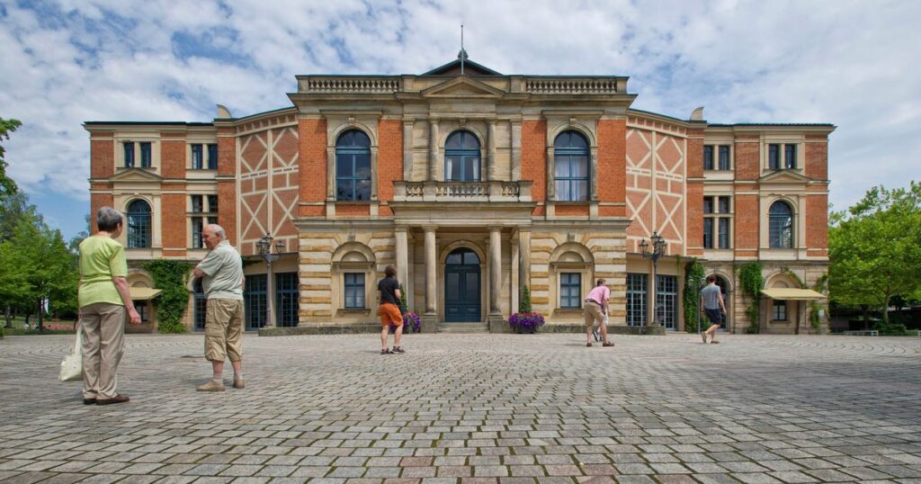 AI-assisted staging draws boos at the Richard Wagner festival in Germany AI-assisted staging draws boos at the Richard Wagner festival in Germany