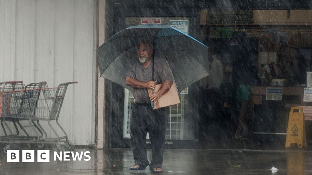 Hurricane Lala: Hawaii battles strong winds and rain as storm threat looms Hurricane Lala: Hawaii battles strong winds and rain as storm threat looms