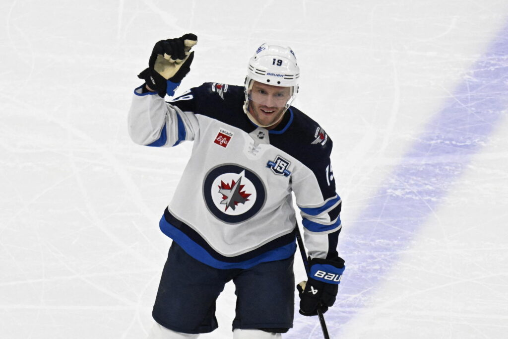 The Chicago Blackhawks Should Give Jonathan Toews The Marc