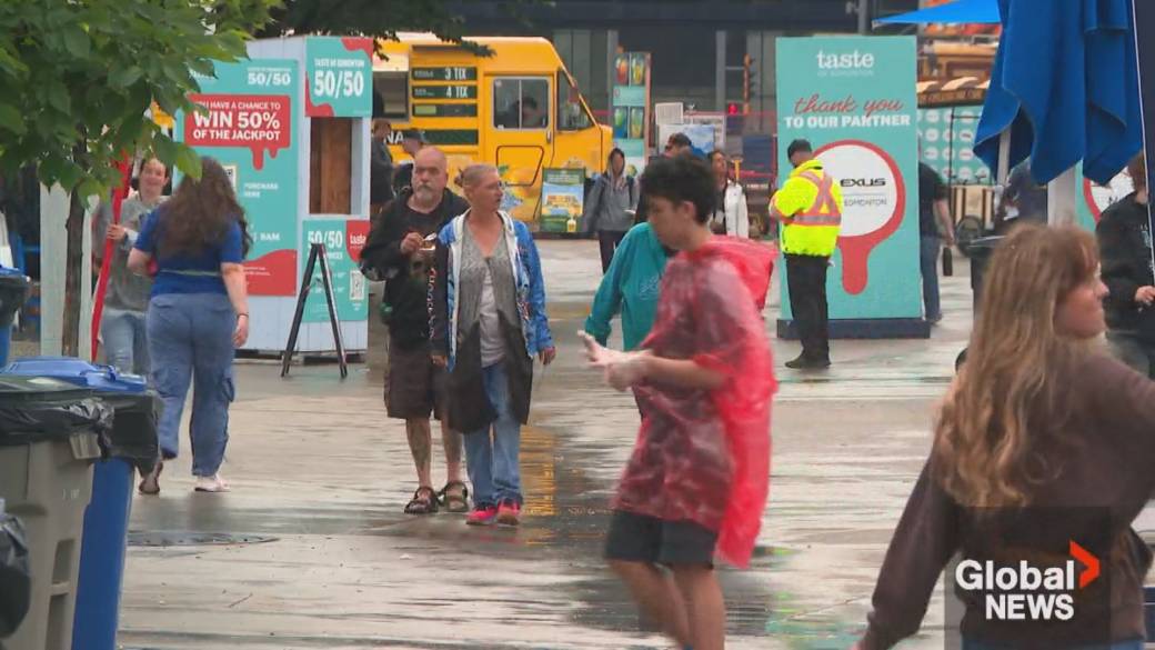 Click to play video: 'Edmonton storm force evacuations at several city festivals'
