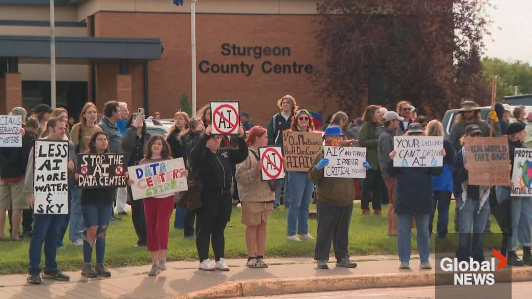 Click to play video: 'Protestors voice concerns over new Alberta AI data centre'