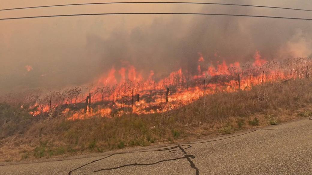 Click to play video: 'Pear Lake and Bradley Creek wildfires continue growing out of control'