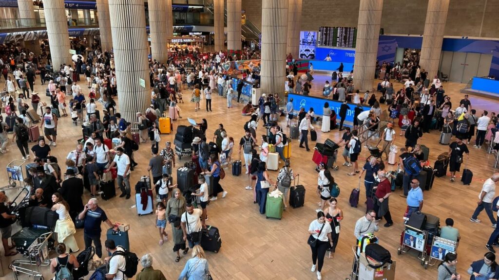 Ben-Gurion Airport flights resume after staff strike halts Israeli air travel Ben-Gurion Airport flights resume after staff strike halts Israeli air travel