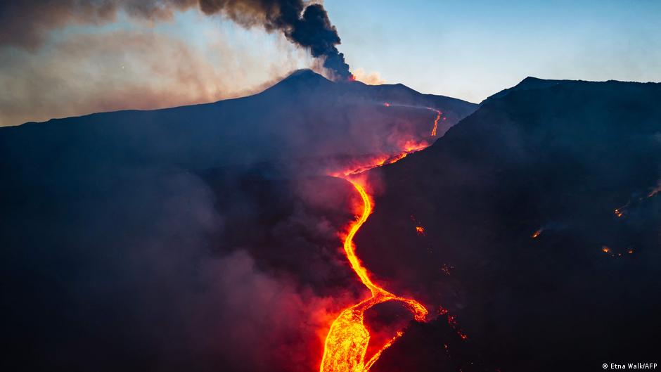 Italy: Etna eruption in Sicily halts Catania flights Italy: Etna eruption in Sicily halts Catania flights