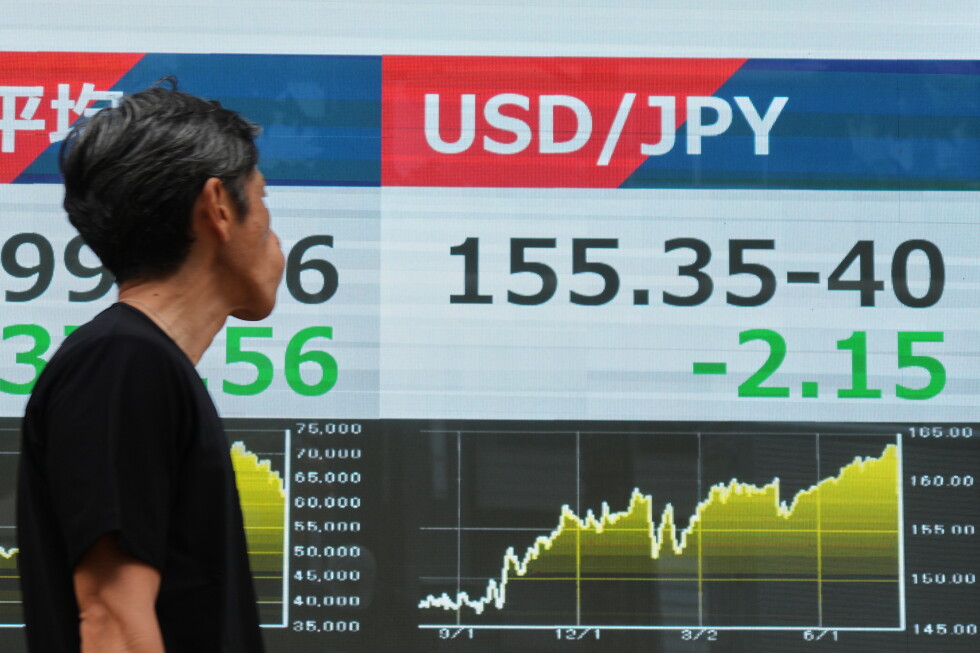 US dollar weakens sharply against the Japanese yen after market interventions US dollar weakens sharply against the Japanese yen after market interventions