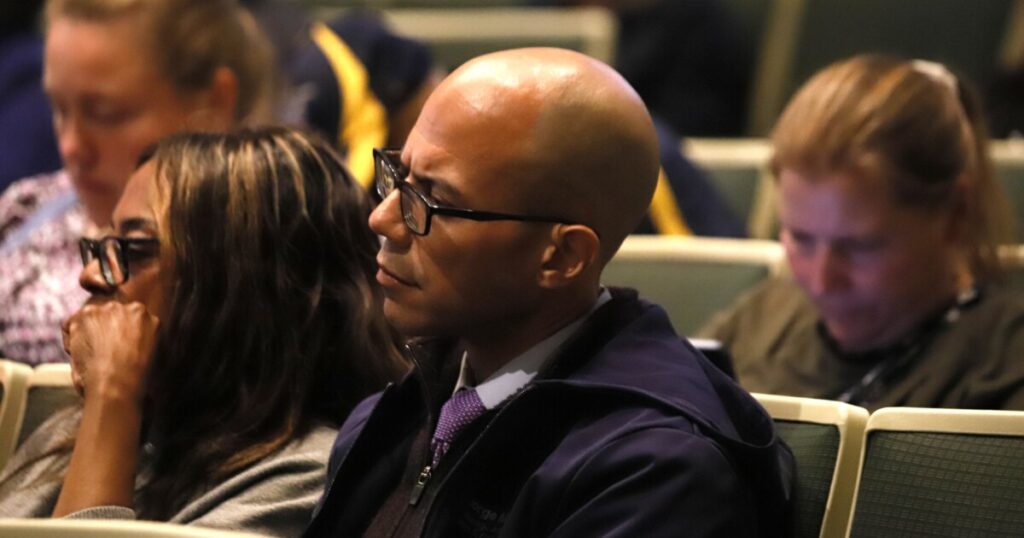 Anchorage Assembly votes down proposal to investigate fellow member over city