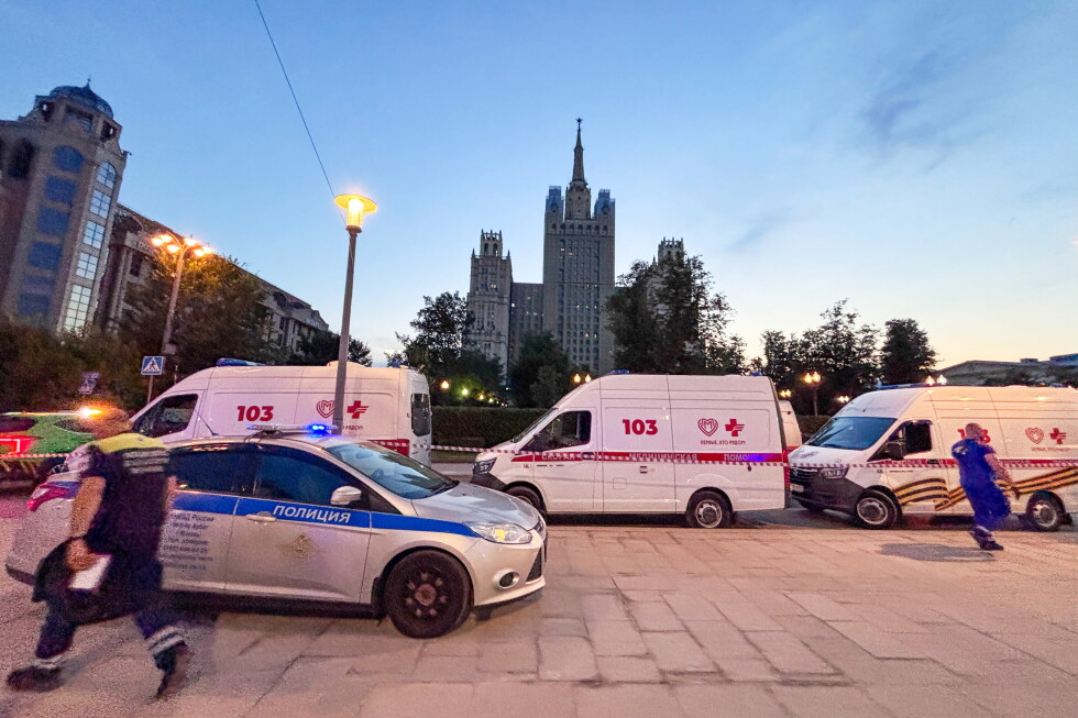 3 people killed, at least 21 wounded in Moscow restaurant bombing, Russian officials say 3 people killed, at least 21 wounded in Moscow restaurant bombing, Russian officials say