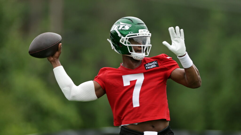 Geno Smith is the betting favorite to lead the NFL in interceptions Geno Smith is the betting favorite to lead the NFL in interceptions