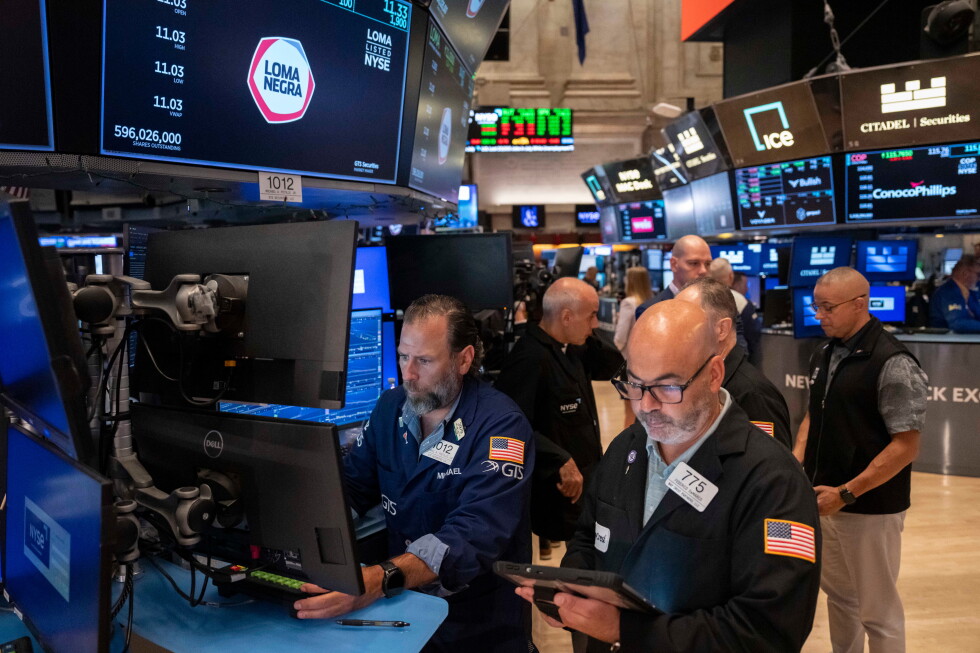 US stocks rise to a record as oil prices drop and inflation gets less bad US stocks rise to a record as oil prices drop and inflation gets less bad