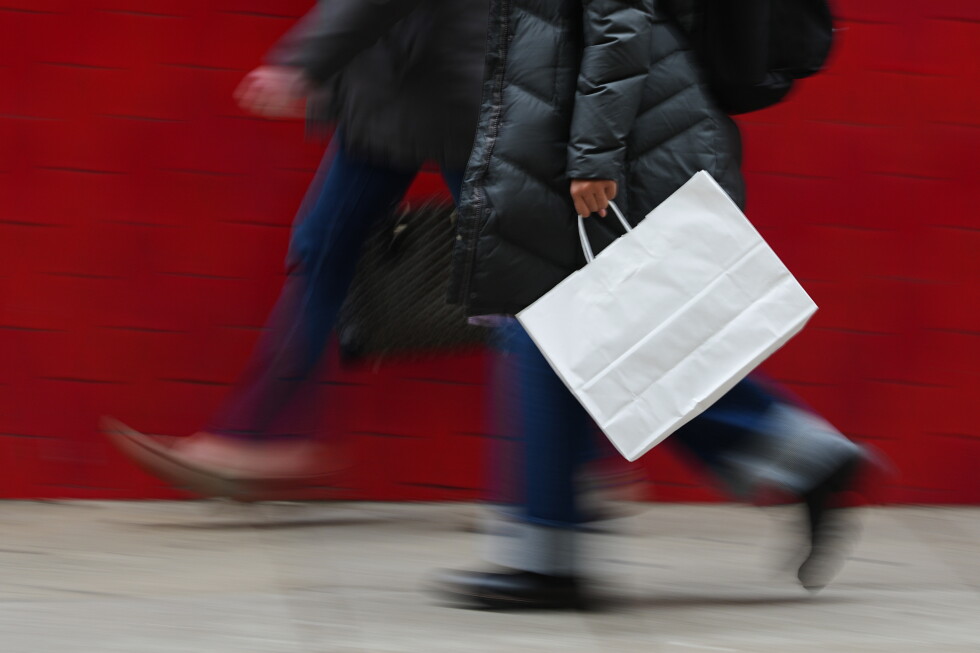 US retail sales slump unexpectedly and sharply after a summer tax US retail sales slump unexpectedly and sharply after a summer tax