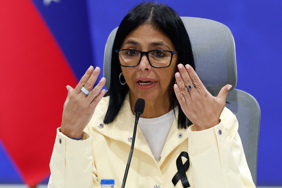 Venezuelans watch a new round of talks between the government and opposition with cautious optimism Venezuelans watch a new round of talks between the government and opposition with cautious optimism
