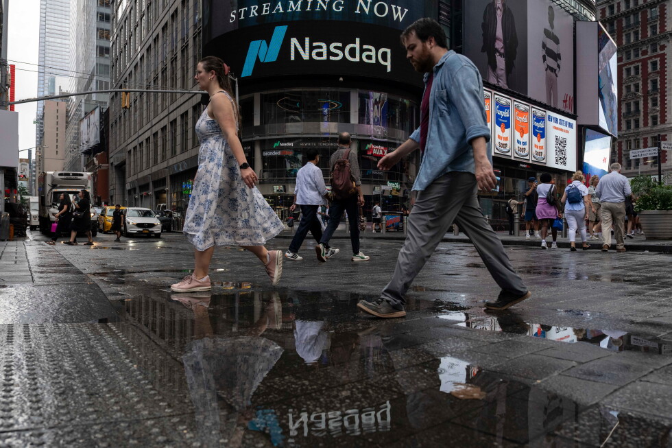 Futures mixed in a big week for retailers as new questions rise over the consumer state of mind Futures mixed in a big week for retailers as new questions rise over the consumer state of mind