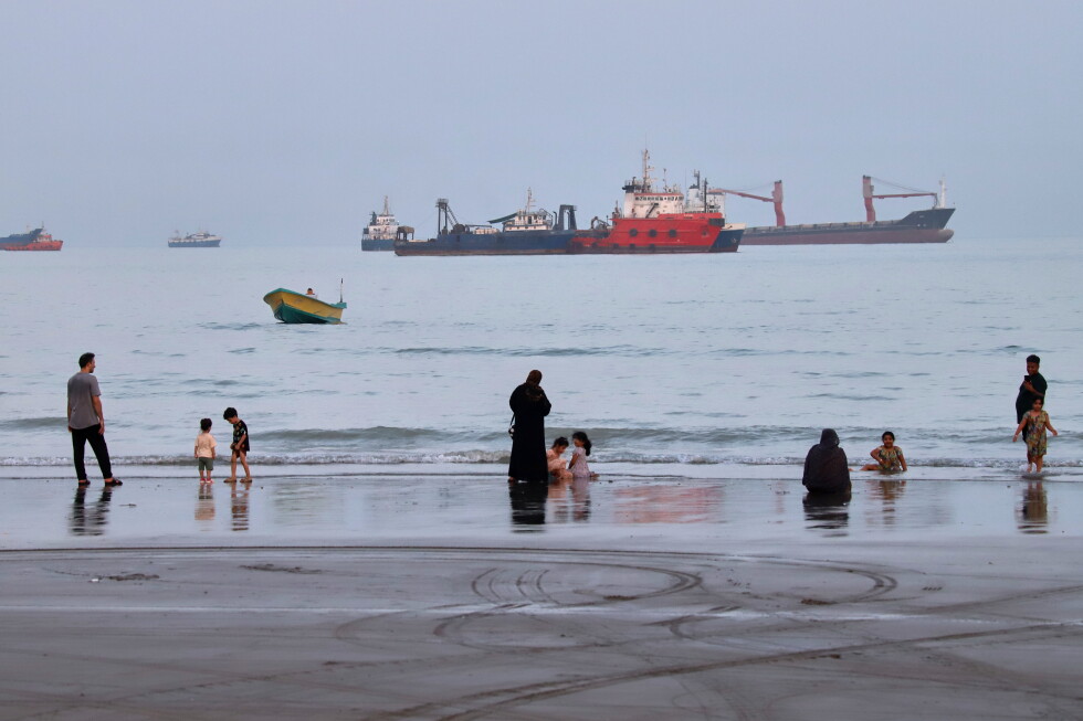 Trump threatened to bomb Oman because he’s unhappy with country’s deal with Iran, officials say Trump threatened to bomb Oman because he's unhappy with country's deal with Iran, officials say