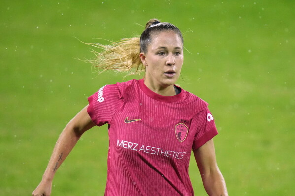 NC Courage midfielder Ashley Sanchez in action during an NWSL soccer match against Louisville Racing in Louisville, Ky., March 15, 2025. (AP Photo/AJ Mast, File)