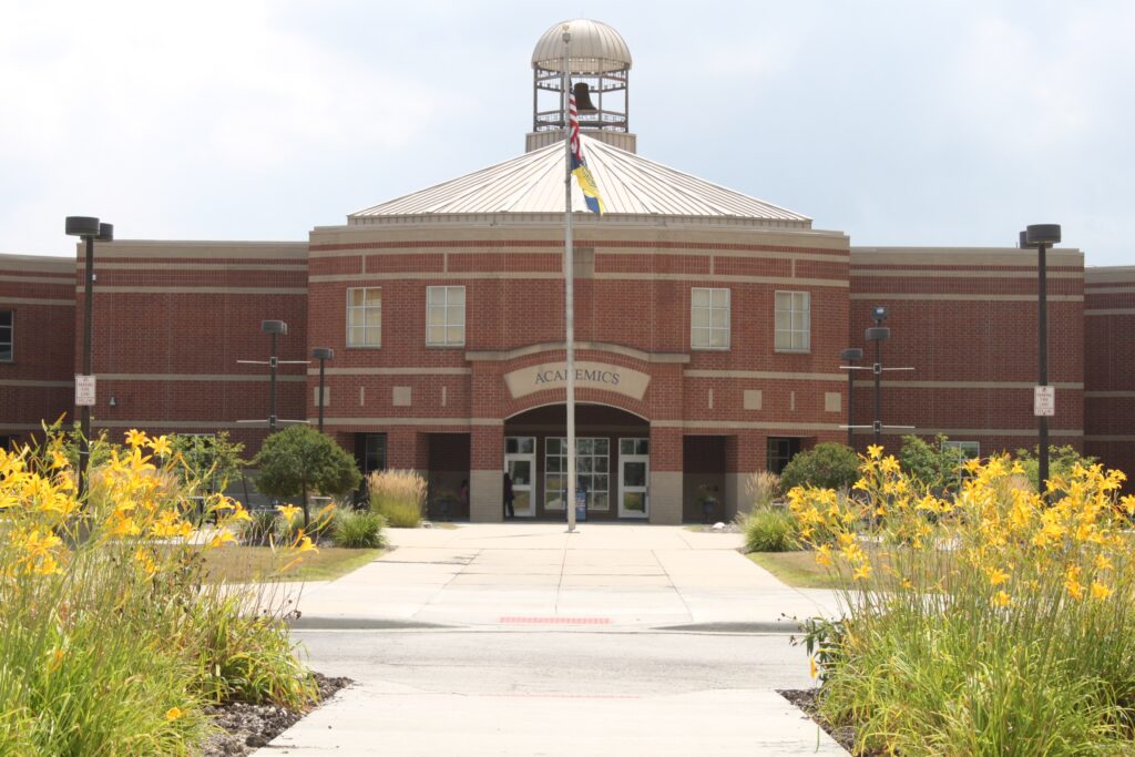 Neuqua Valley again tops U.S. News school rankings for Naperville area Neuqua Valley again tops U.S. News school rankings for Naperville area