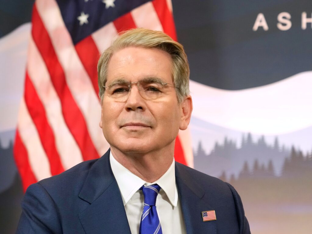 US plans to sanction another bank to keep economic pressure on Iran US plans to sanction another bank to keep economic pressure on Iran