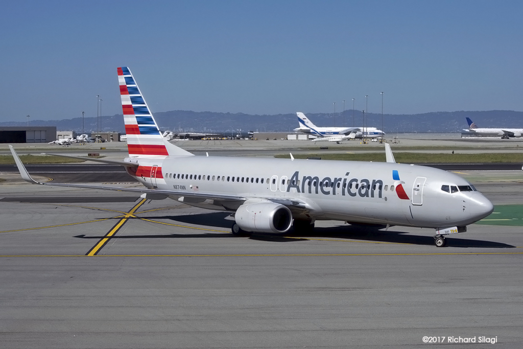 American Airlines 737