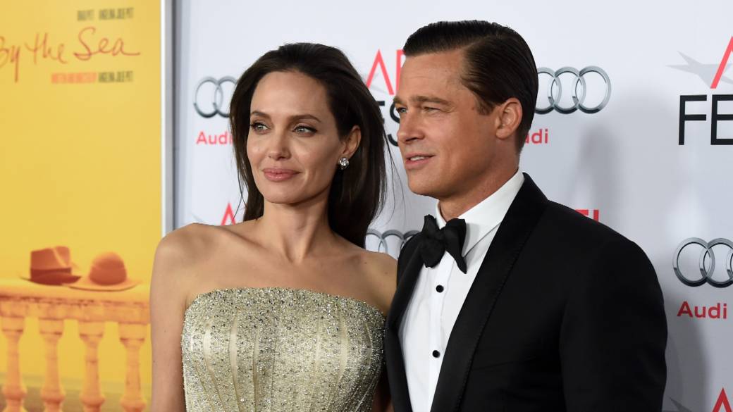 Click to play video: 'Brad Pitt under investigation for child abuse after incident on plane'