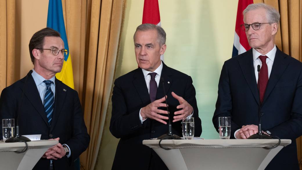 Click to play video: 'Canada ‘will continue to stand with Denmark and Greenland’: Carney on Arctic Security'
