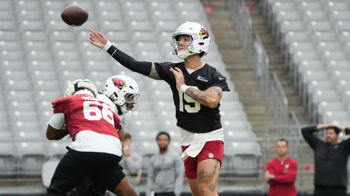 Arizona Cardinals QB Carson Beck throws a pass during training camp at State Farm Stadium in Glendale.
