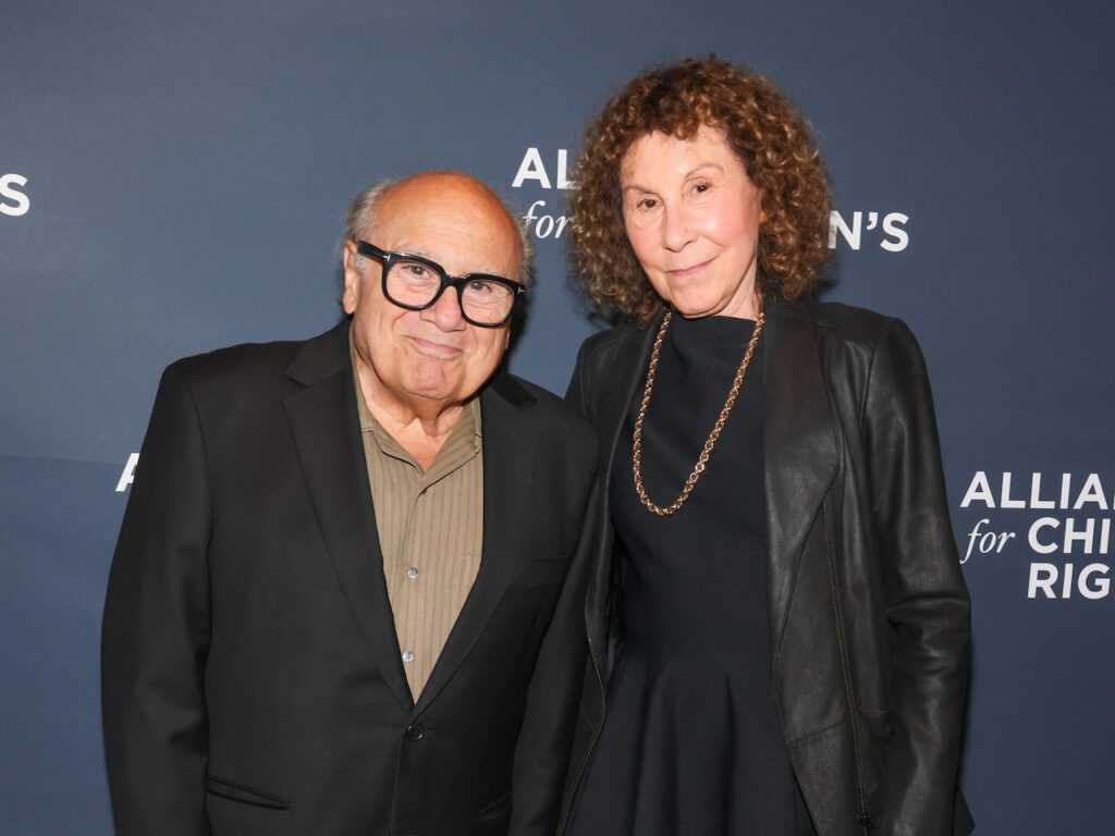 Hollywood power couple remains married despite breaking up nearly a decade ago Hollywood power couple remains married despite breaking up nearly a decade ago