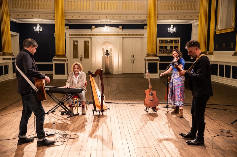 Hothouse Flowers perform in Tradfest – The Dublin Sessions.