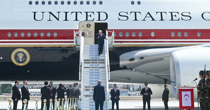 Trump switched planes hidden in a food truck over Iran threat: U.S. report – National Trump switched planes hidden in a food truck over Iran threat: U.S. report - National