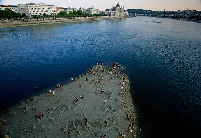 Western Europe sets new temperature record as heat waves pummel the region Western Europe sets new temperature record as heat waves pummel the region